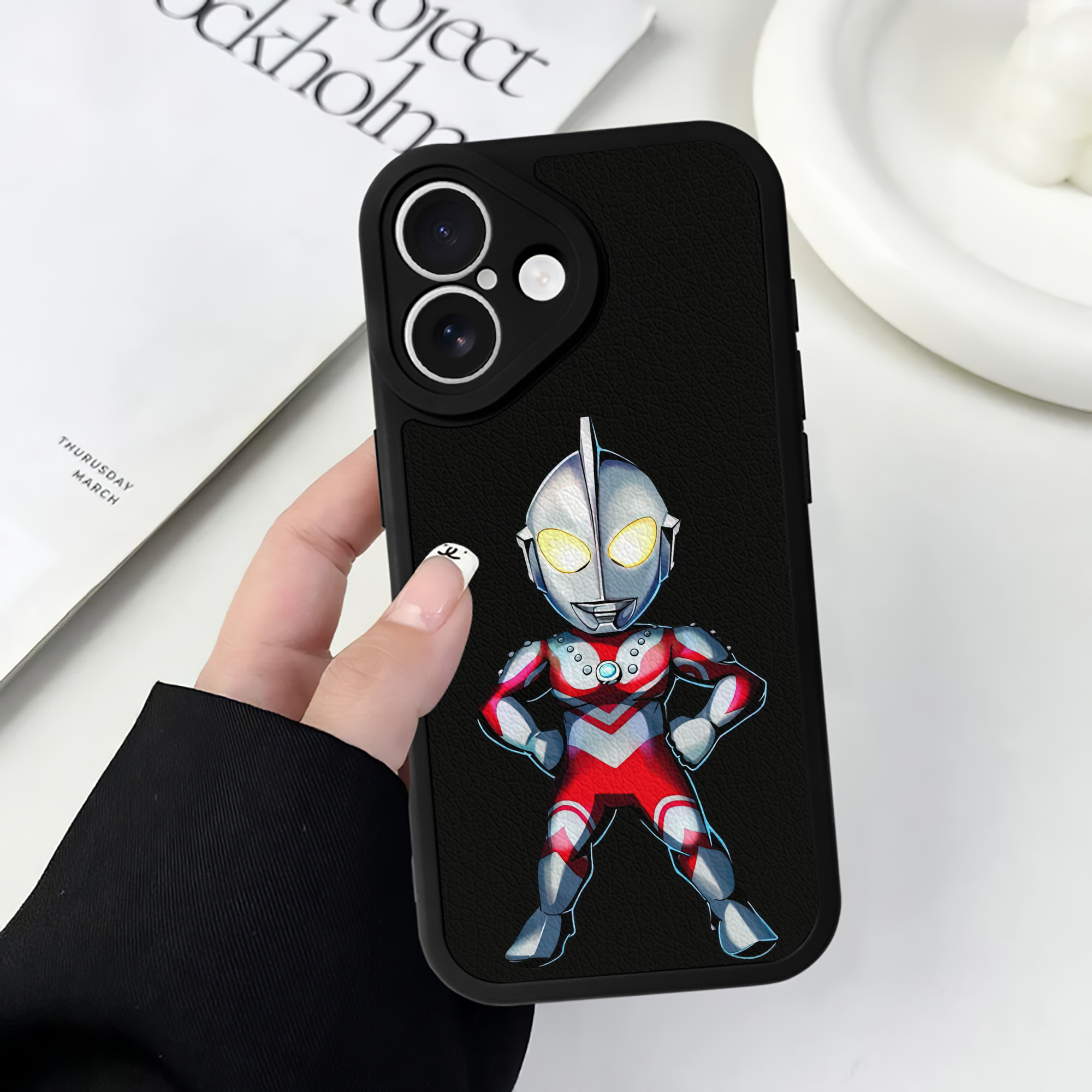 （画像用） ウルトラマン Ultraman 【iPhone 16シリーズ対応】シリコンスマホケース（レザー調） 材質：シリコン